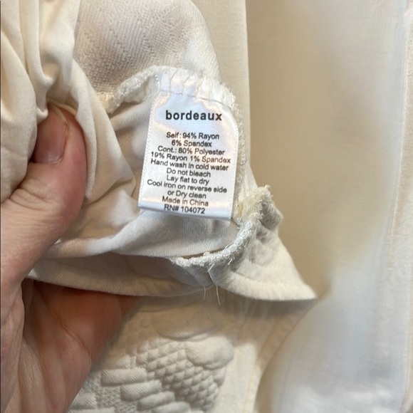 Bordeaux White Textured Herringbone Quilted Tank Top - Size Small - Picture 14 of 15